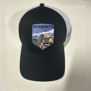 Columbia Yosemite National Park Fitted FlexFit Hat NWOT